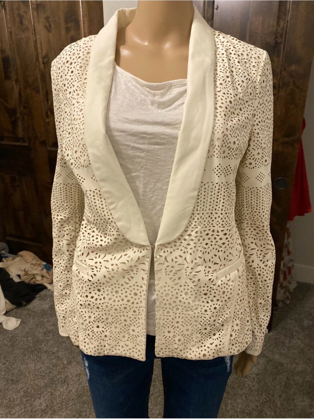 Dolce Vita Anthropologie Size M NWT Vegan Cream Laser cut Blazer